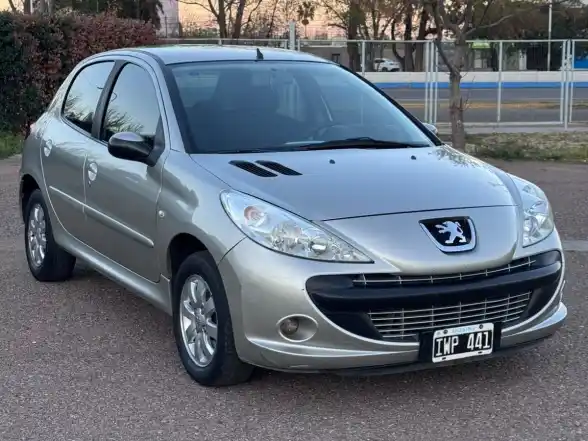 Peugeot 207  2010 - foto 2