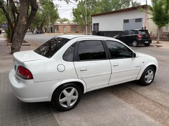 Chevrolet Classic  2013 - foto 2
