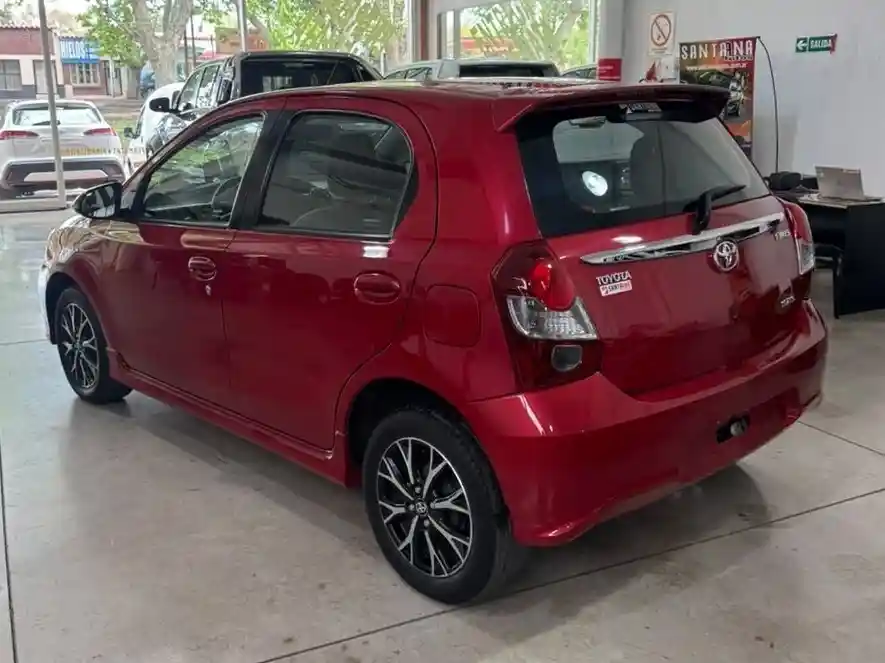Toyota Etios  2021 - foto 3