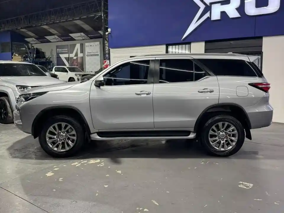 Toyota Hilux Sw4  2023 - foto 3