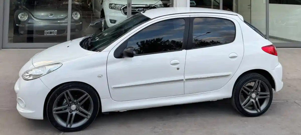 Peugeot 207  2012 - foto 2