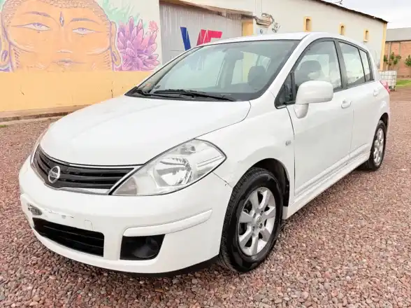 Nissan Tiida  2014 - foto 1