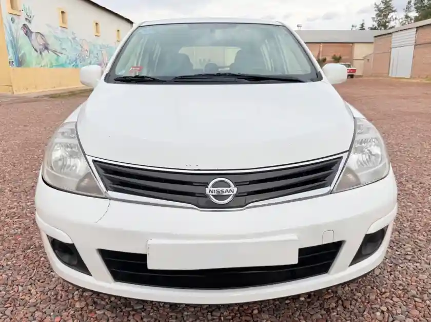 Nissan Tiida  2014 - foto 2