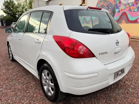 Nissan Tiida  2014 - foto 4