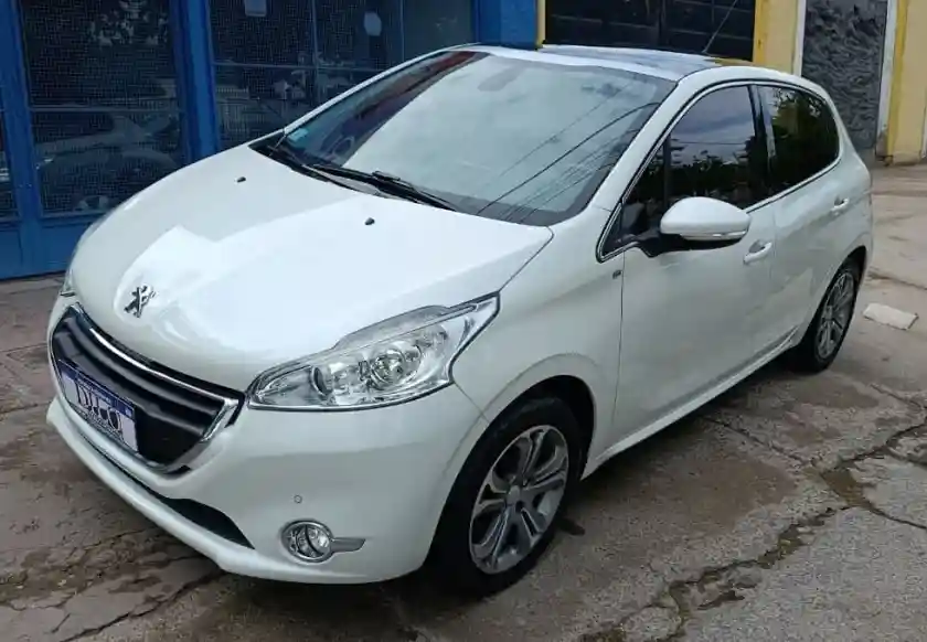 Peugeot 208  2015 - foto 1