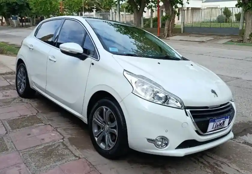Peugeot 208  2015 - foto 2
