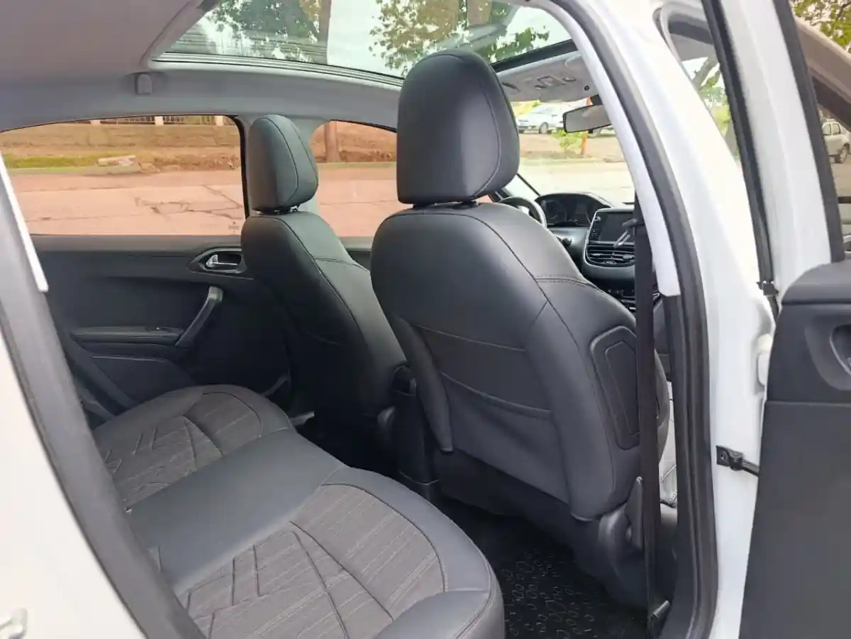 Peugeot 208  2015 - foto 5