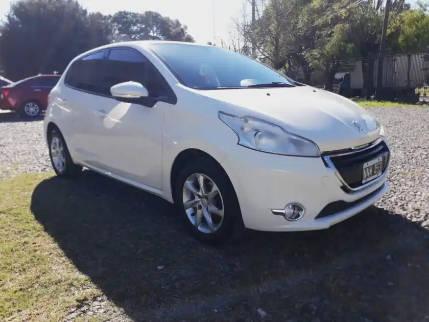 Peugeot 208 Allure Touchscreen 2014 - foto 1