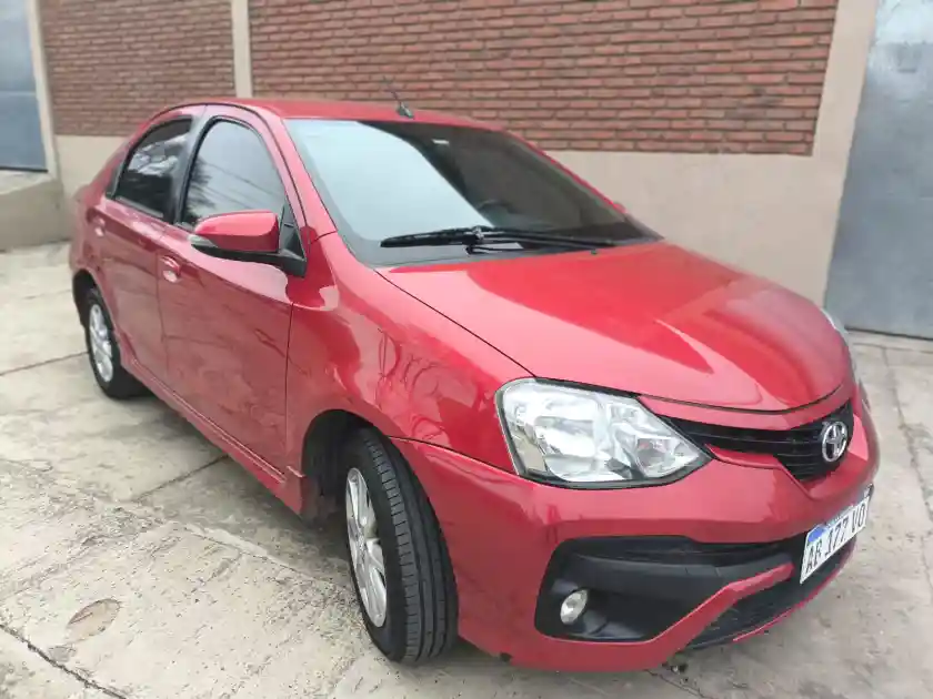 TOYOTA ETIOS 2017 - foto 1