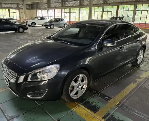 Volvo S60 2013 - foto 1