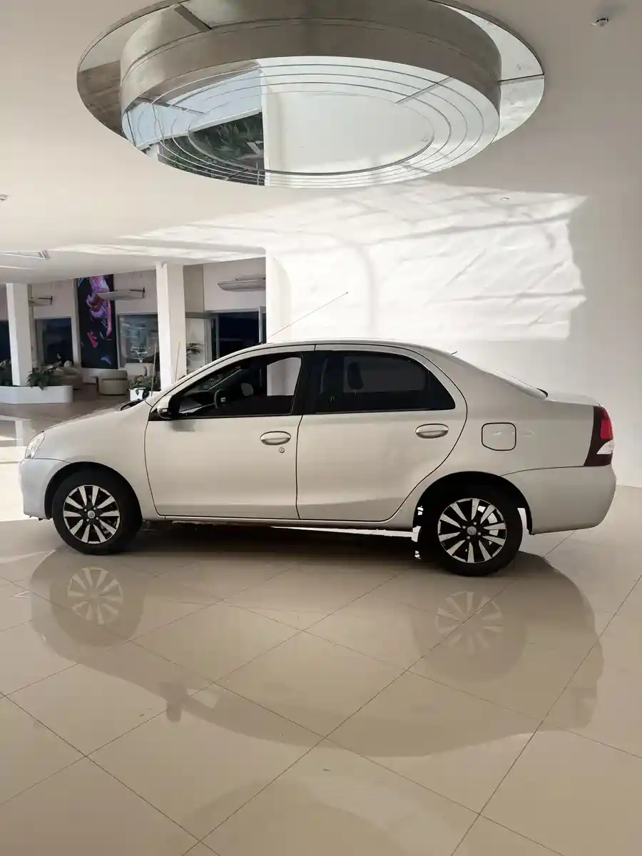 Toyota Etios 1.5 4P X 2015 - foto 4