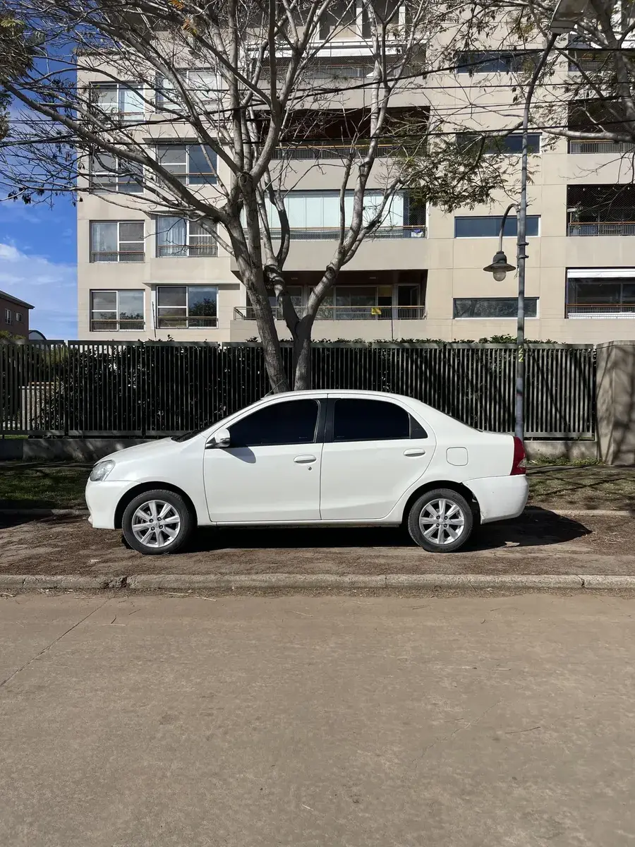 Toyota Etios 1.5 Sedan Xls 2017 - foto 2