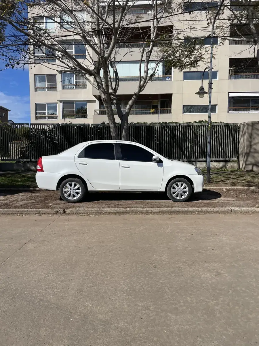 Toyota Etios 1.5 Sedan Xls 2017 - foto 5