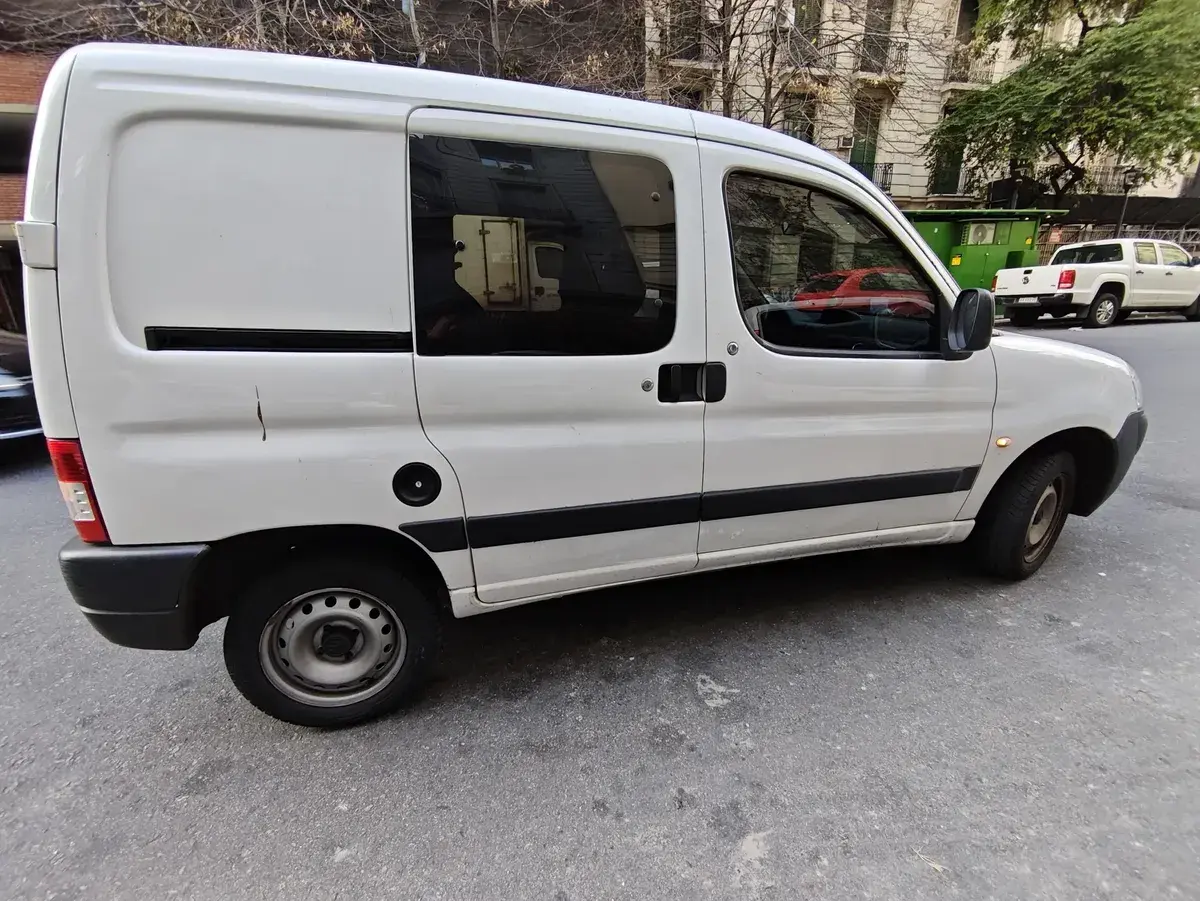 Peugeot Partner 1.6 Furgon Confort 5As Hdi 2019 - foto 2