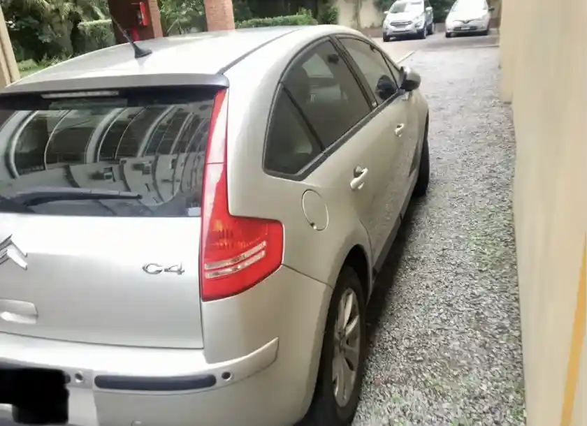 Citroën C4 2.0 Sedan Exclusive 2010 - foto 2