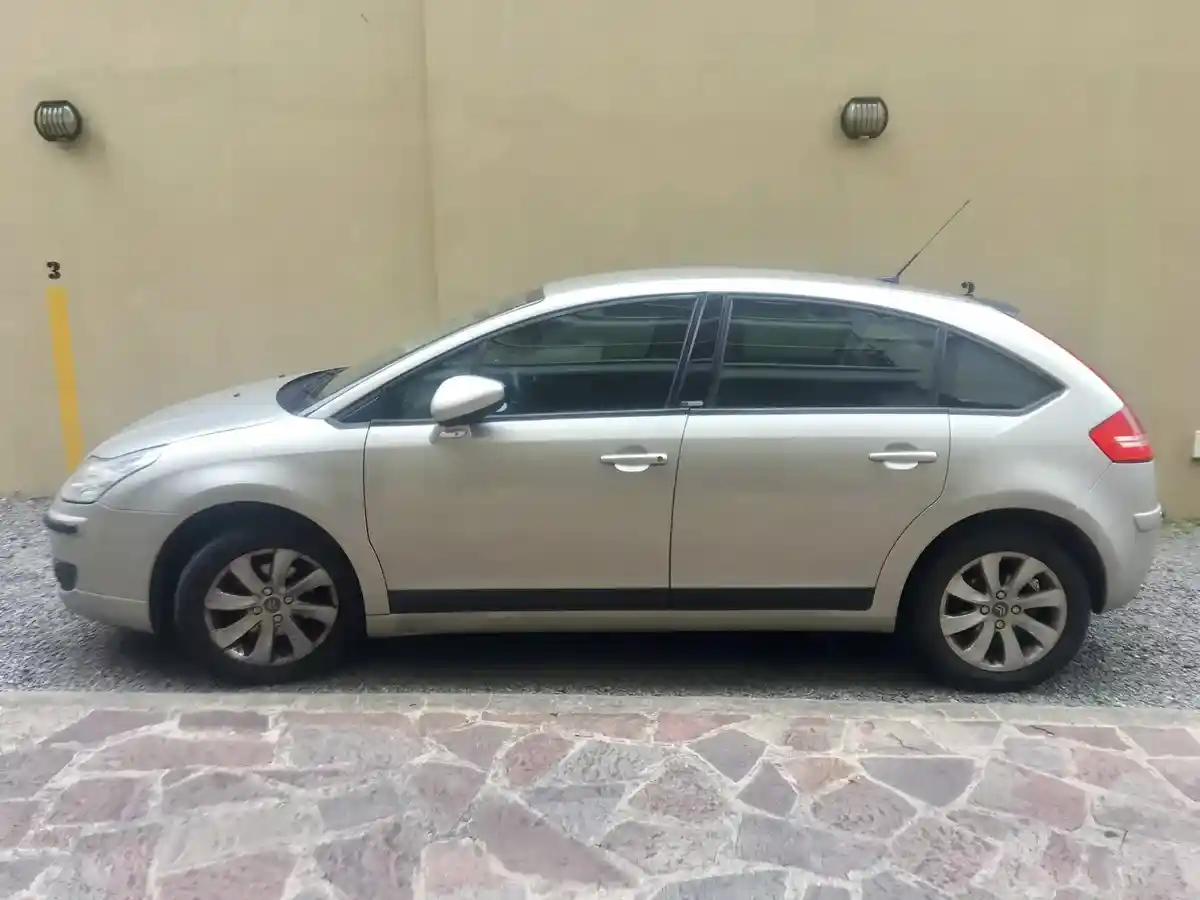 Citroën C4 2.0 Sedan Exclusive 2010 - foto 4