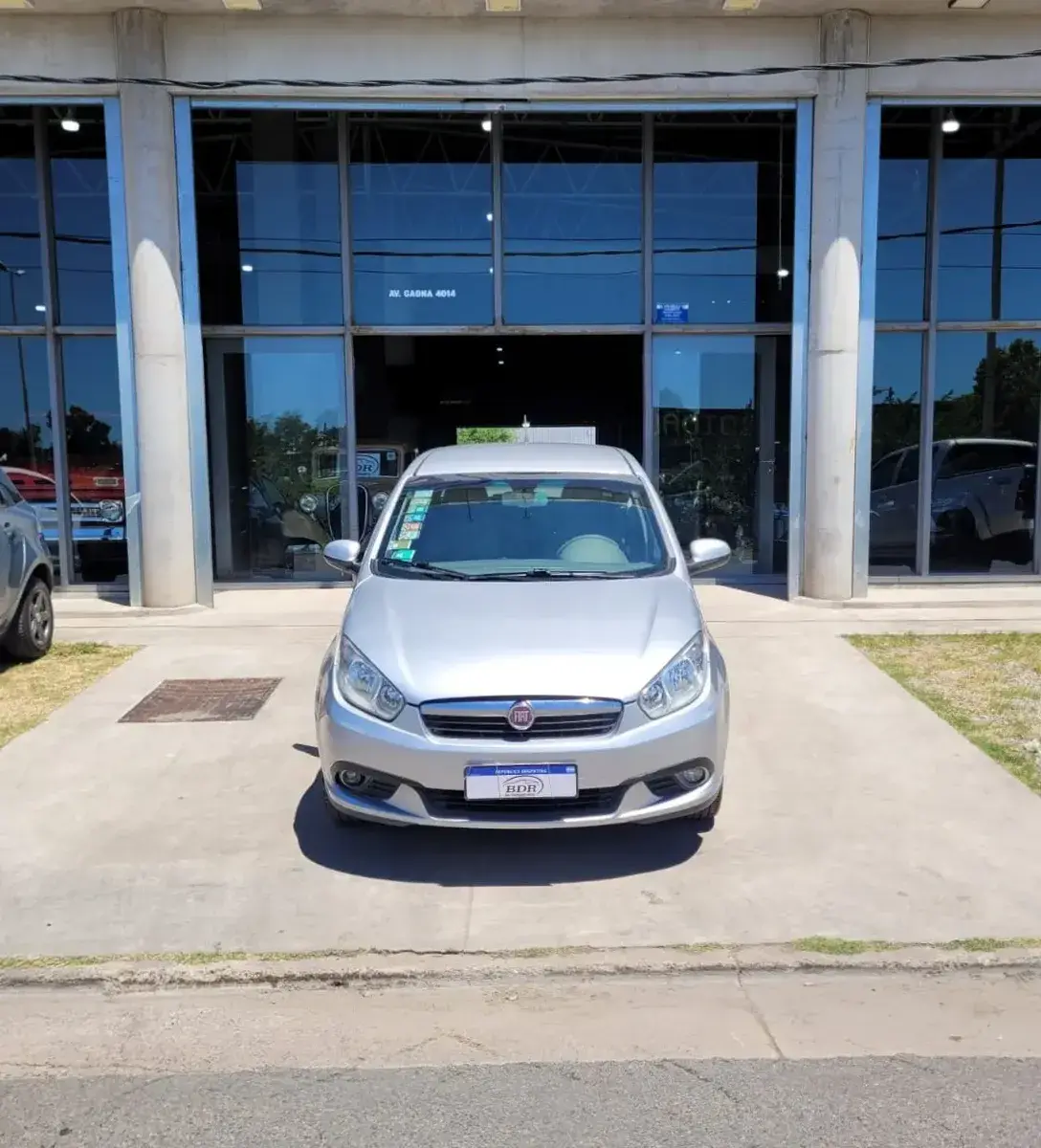 Fiat Grand Siena 1.6 Essence Dualogic Pack Seguridad 2014 - foto 2