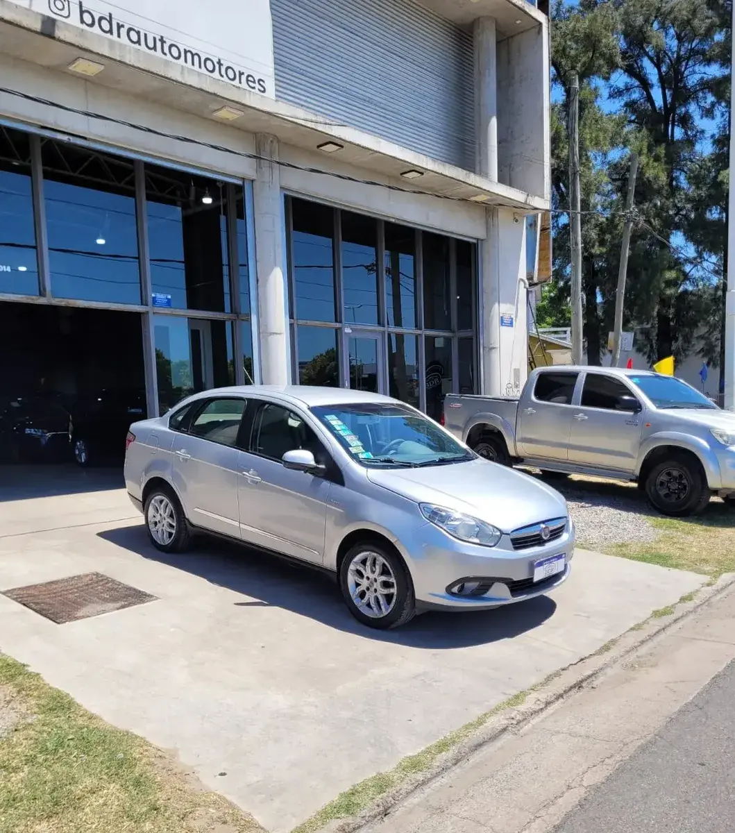 Fiat Grand Siena 1.6 Essence Dualogic Pack Seguridad 2014 - foto 3