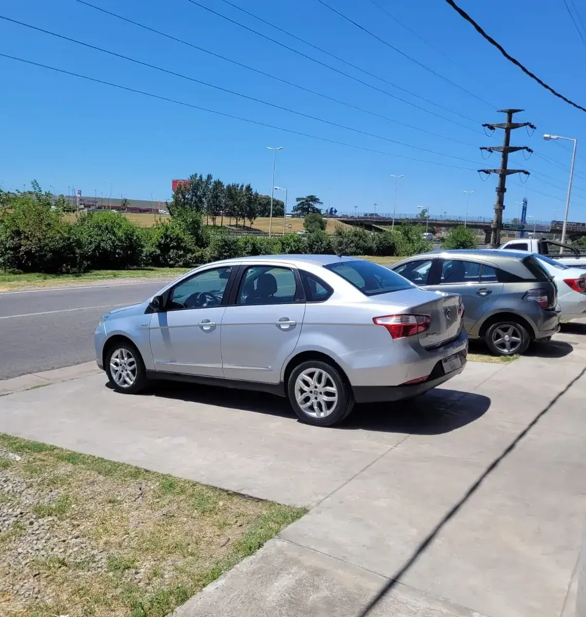 Fiat Grand Siena 1.6 Essence Dualogic Pack Seguridad 2014 - foto 4