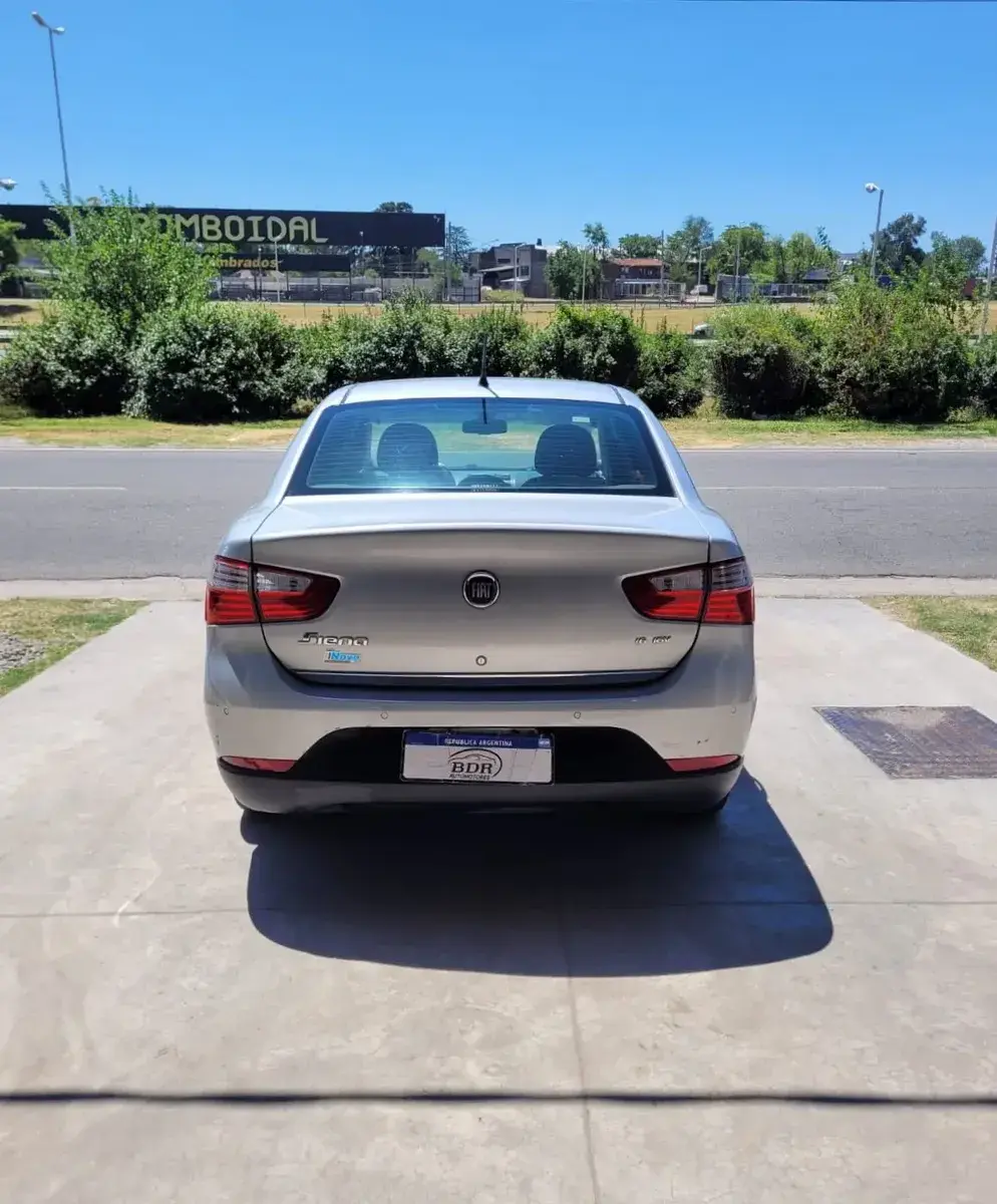 Fiat Grand Siena 1.6 Essence Dualogic Pack Seguridad 2014 - foto 5