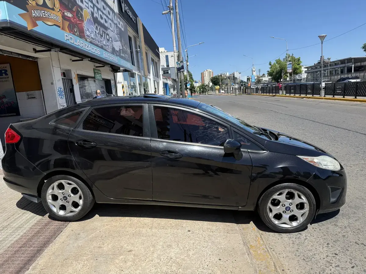 Ford Fiesta Kinetic 1.6 Design Sedan 120Cv Trend Plus 2012 - foto 2