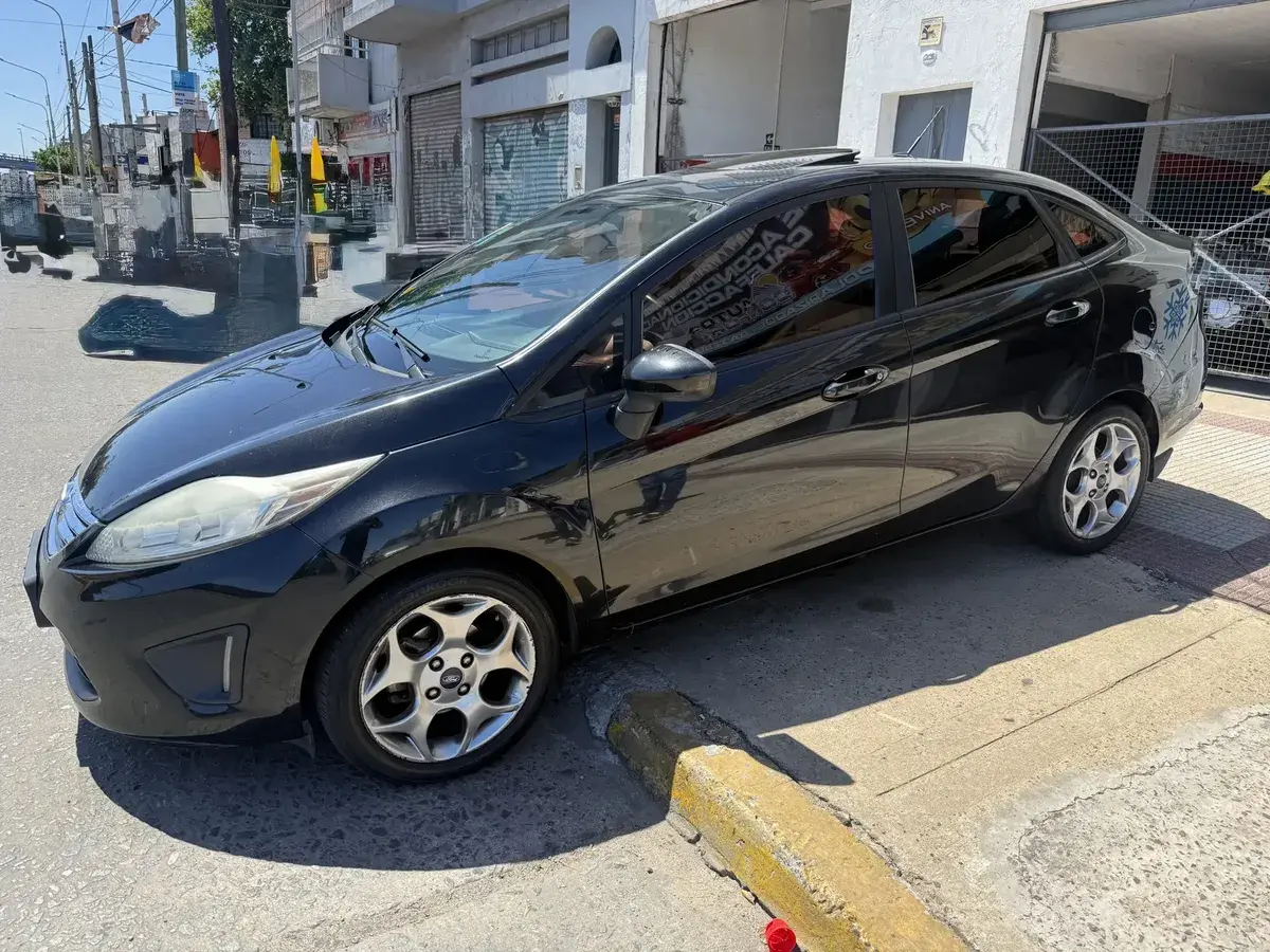Ford Fiesta Kinetic 1.6 Design Sedan 120Cv Trend Plus 2012 - foto 3