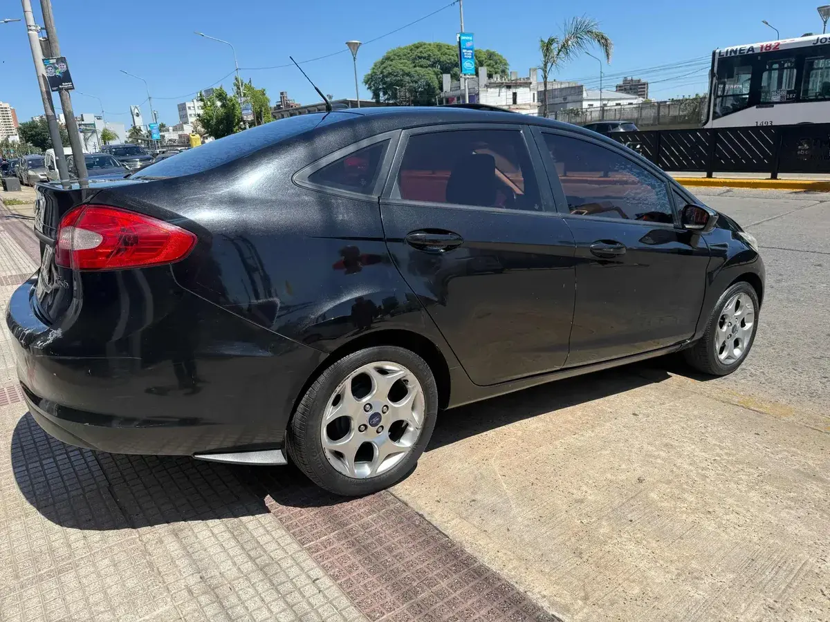 Ford Fiesta Kinetic 1.6 Design Sedan 120Cv Trend Plus 2012 - foto 4