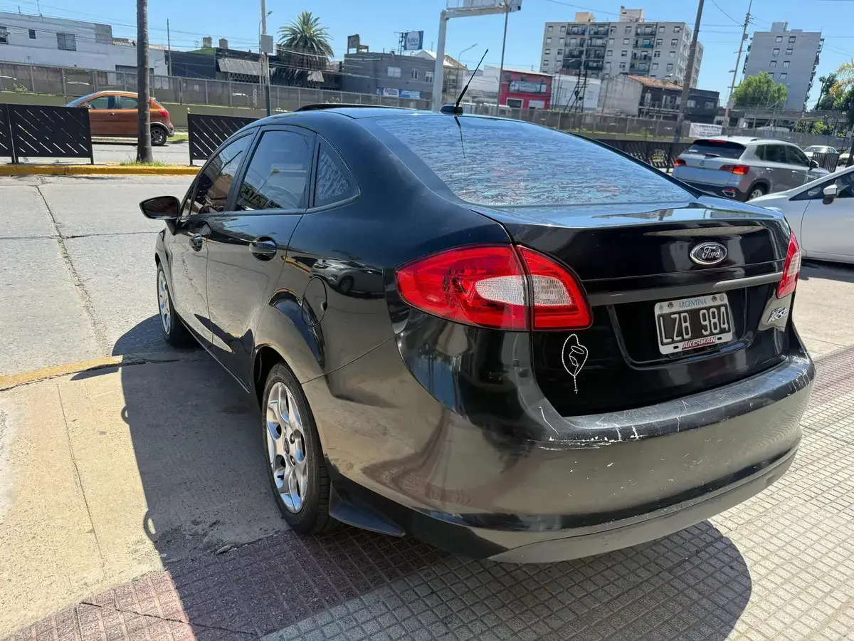 Ford Fiesta Kinetic 1.6 Design Sedan 120Cv Trend Plus 2012 - foto 5