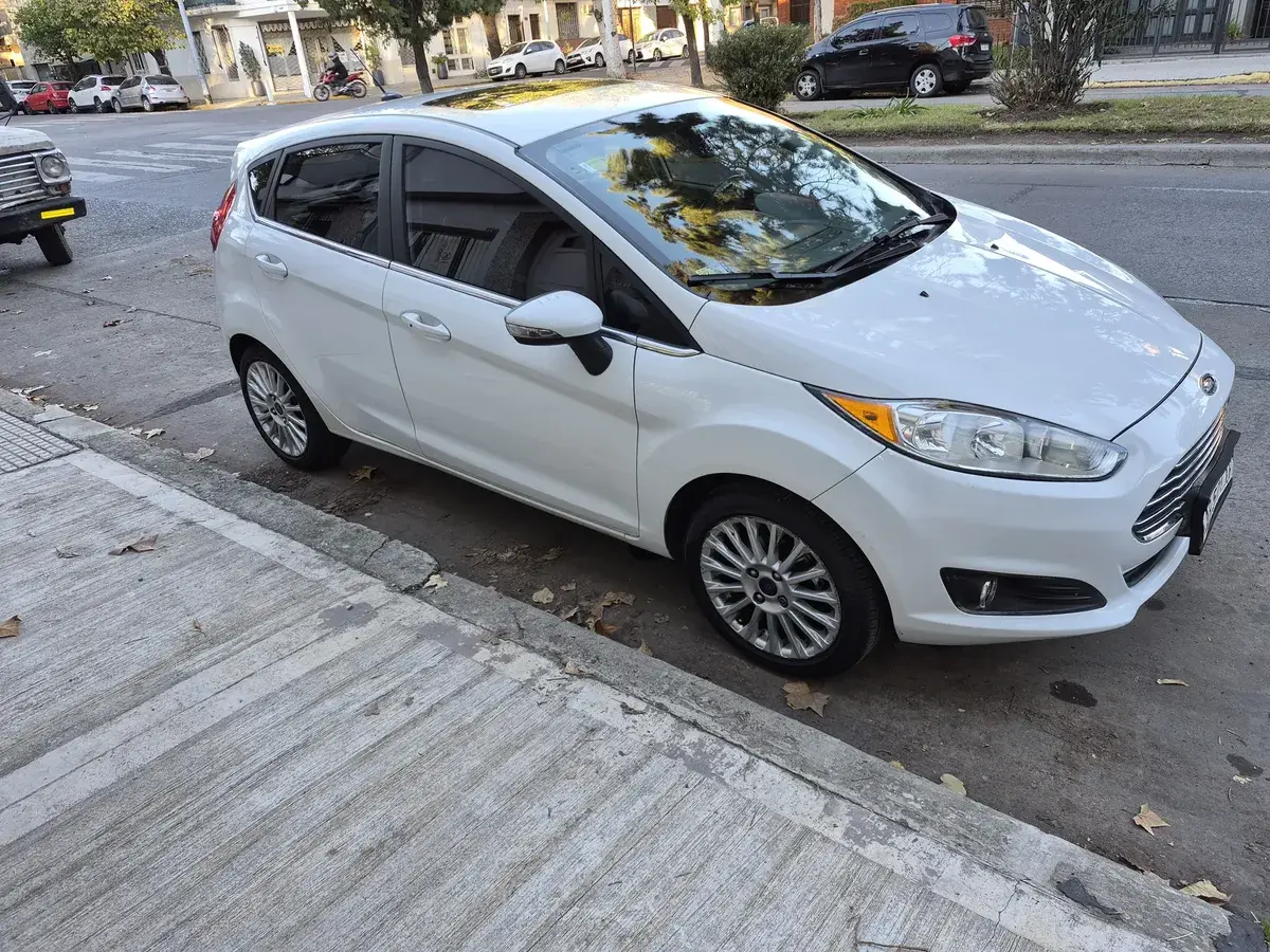 Ford Fiesta Kinetic 1.6 Titanium Powershift 120Cv 2017 - foto 2