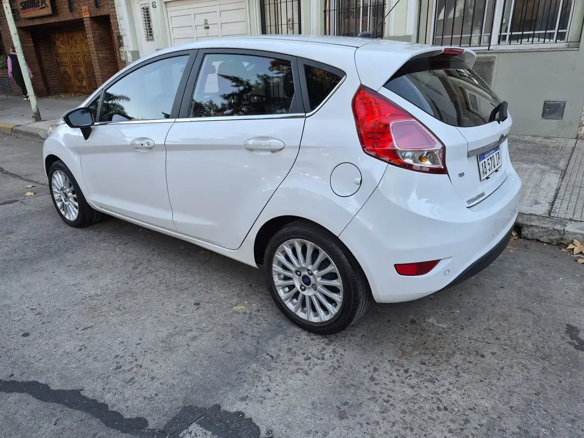 Ford Fiesta Kinetic 1.6 Titanium Powershift 120Cv 2017 - foto 4