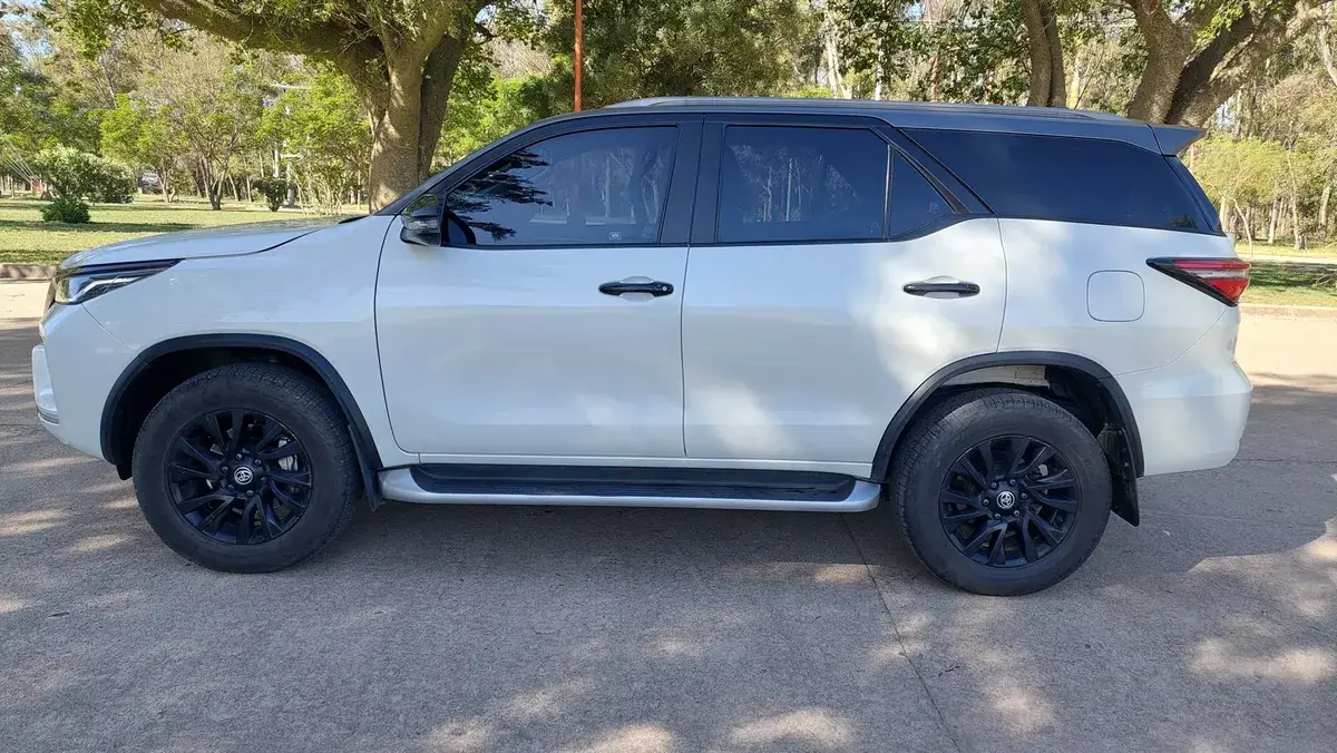 Toyota Hilux Sw4 2.8 Srx 177Cv 4X4 7As 2021 - foto 3