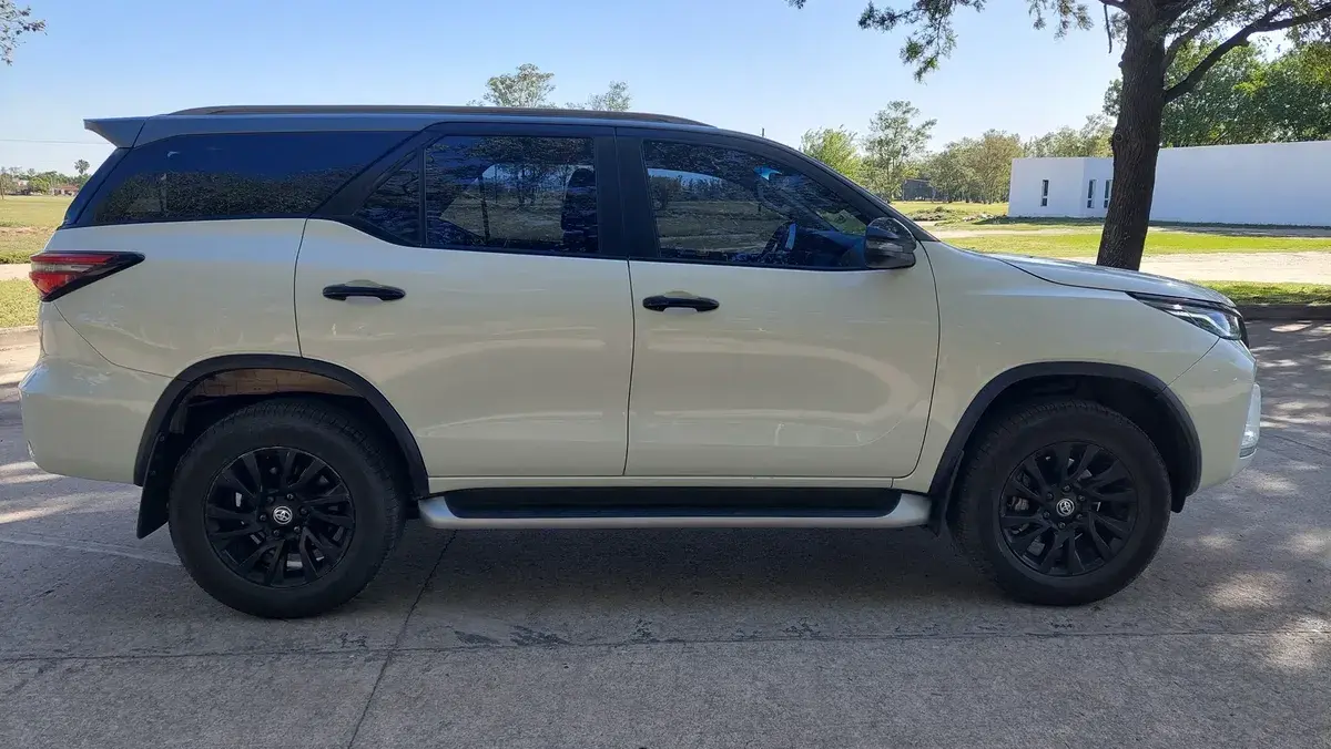Toyota Hilux Sw4 2.8 Srx 177Cv 4X4 7As 2021 - foto 4