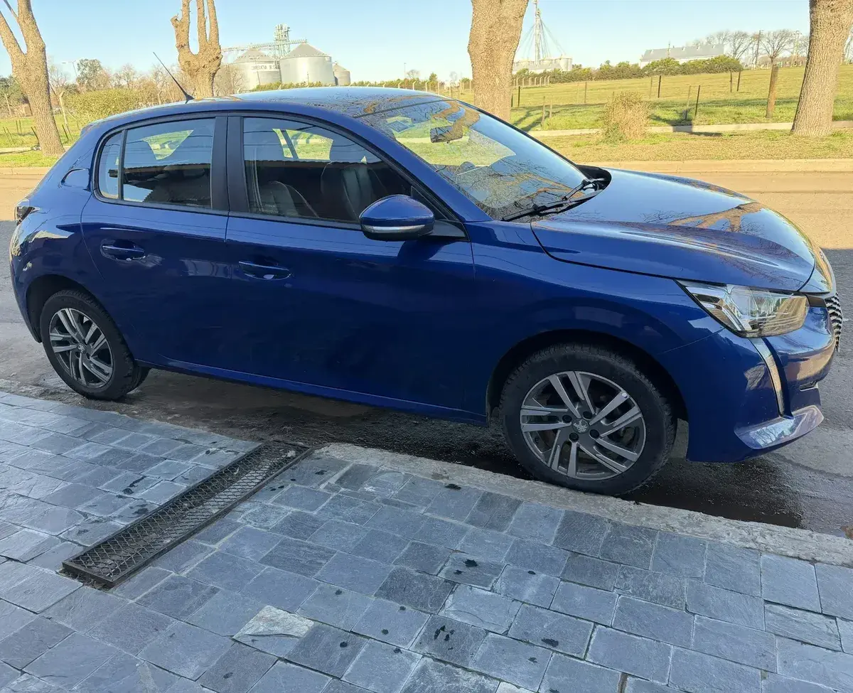 Peugeot 208 1.6 Allure Tiptronic 2022 - foto 1