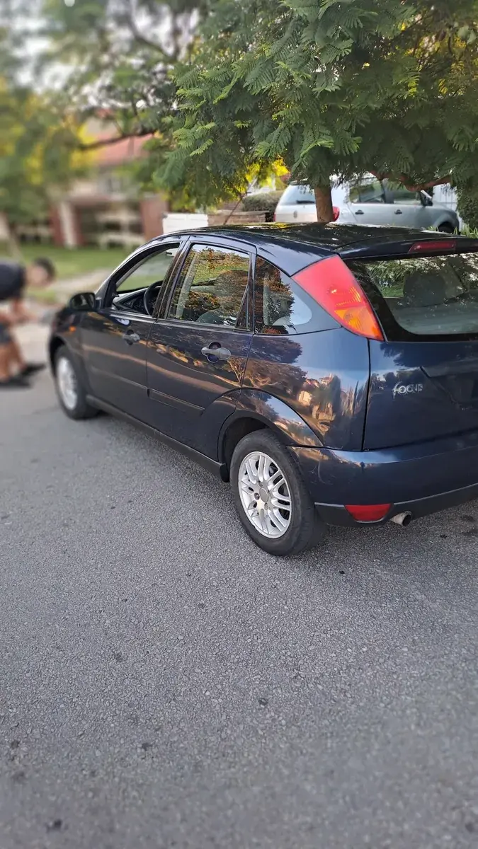 Ford Focus 1.8 Clx 2001 - foto 2