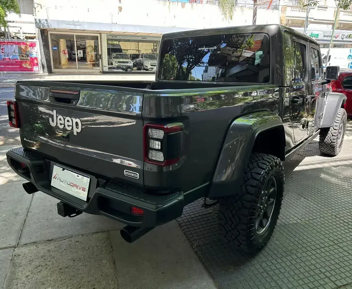 Jeep Gladiator 3.6 Overland 4X4 At8 2023 - foto 1