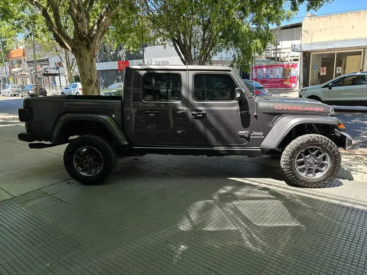 Jeep Gladiator 3.6 Overland 4X4 At8 2023 - foto 2