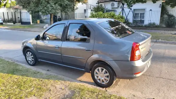 Renault Logan 1.6 Confort Plus 2010 - foto 4