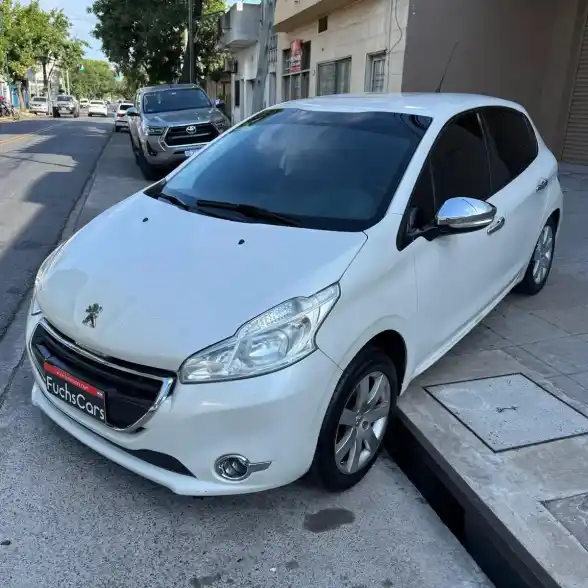 Peugeot 208 2014 - foto 1