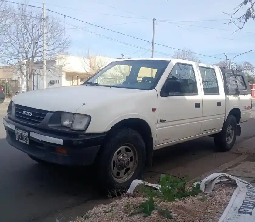 Isuzu Pick Up 1998 - foto 1