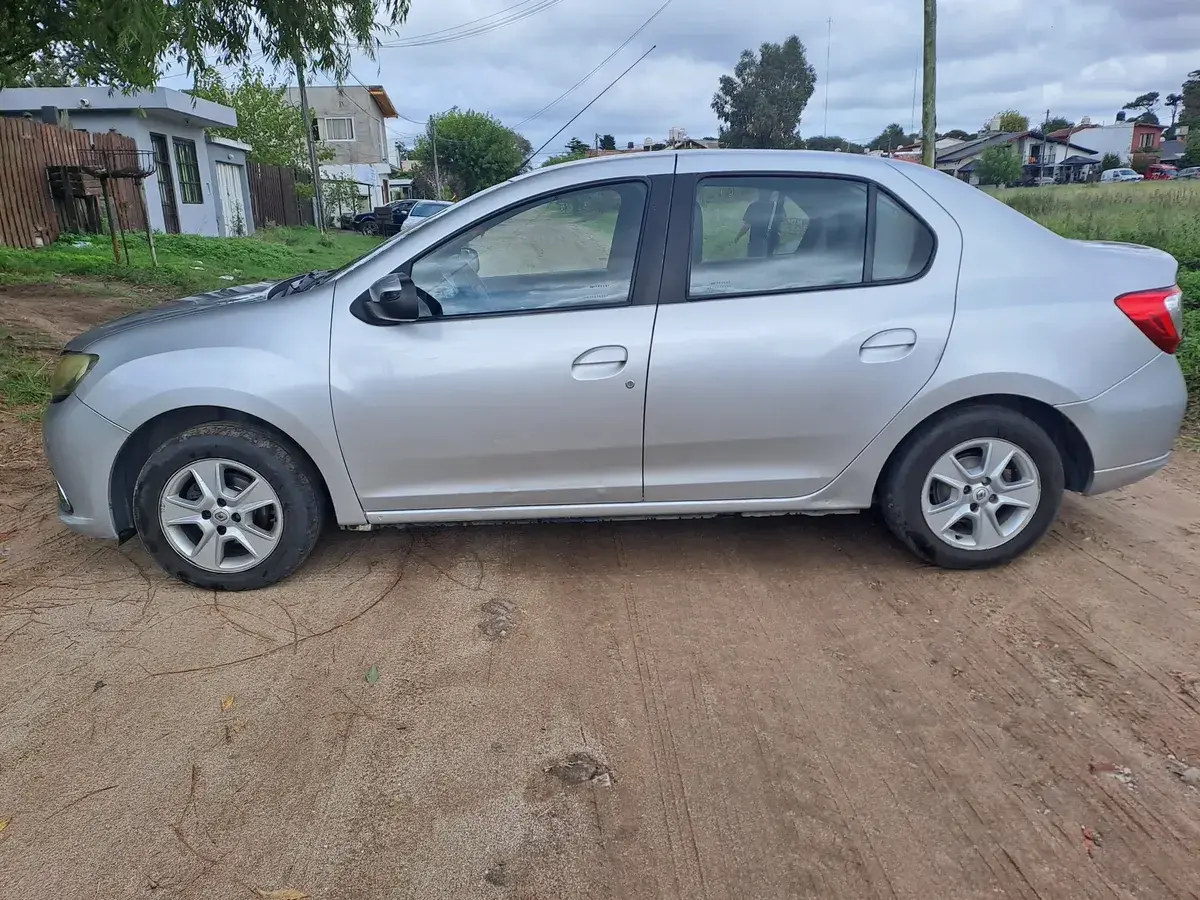 Renault Logan 1.6 Privilege 105Cv 2015 - foto 4