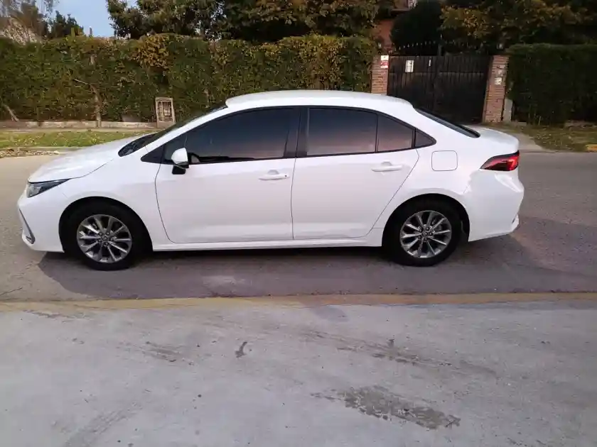 Toyota Corolla 1.8 Xli Cvt 140Cv 2024 - foto 2