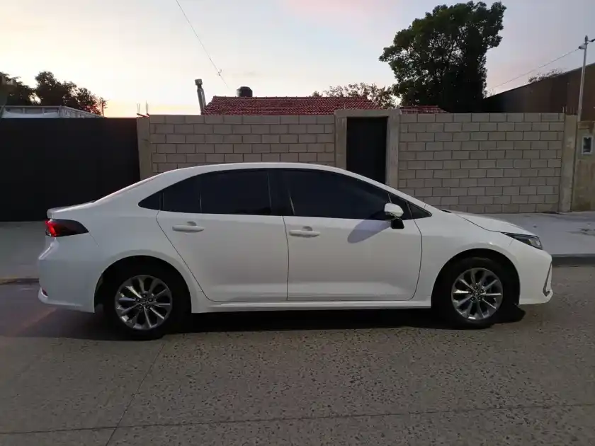 Toyota Corolla 1.8 Xli Cvt 140Cv 2024 - foto 3
