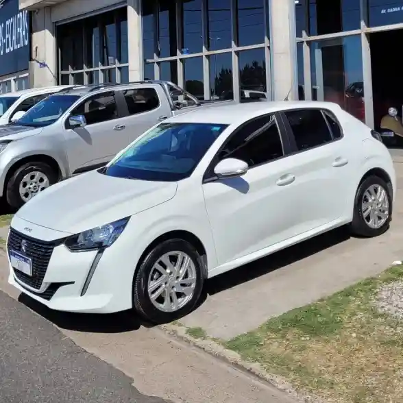 Peugeot 208 2023 - foto 1
