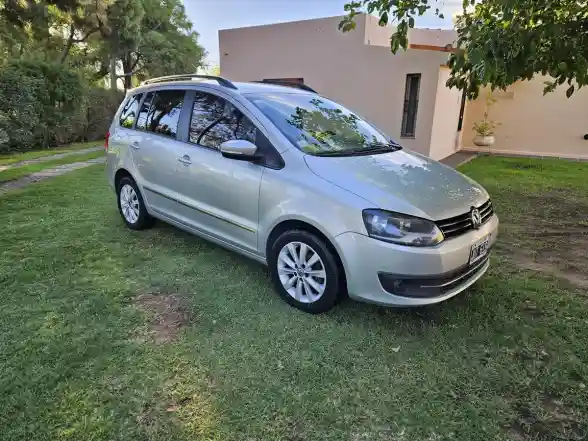 Volkswagen Suran 1.6 Highline 101Cv 11C 2011 - foto 3