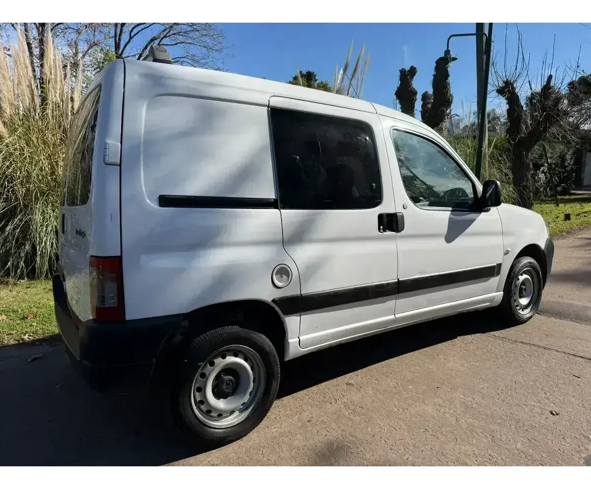 Citroën Berlingo Furgon 1.6 Hdi 92 Bussines Mixto 2017 - foto 2