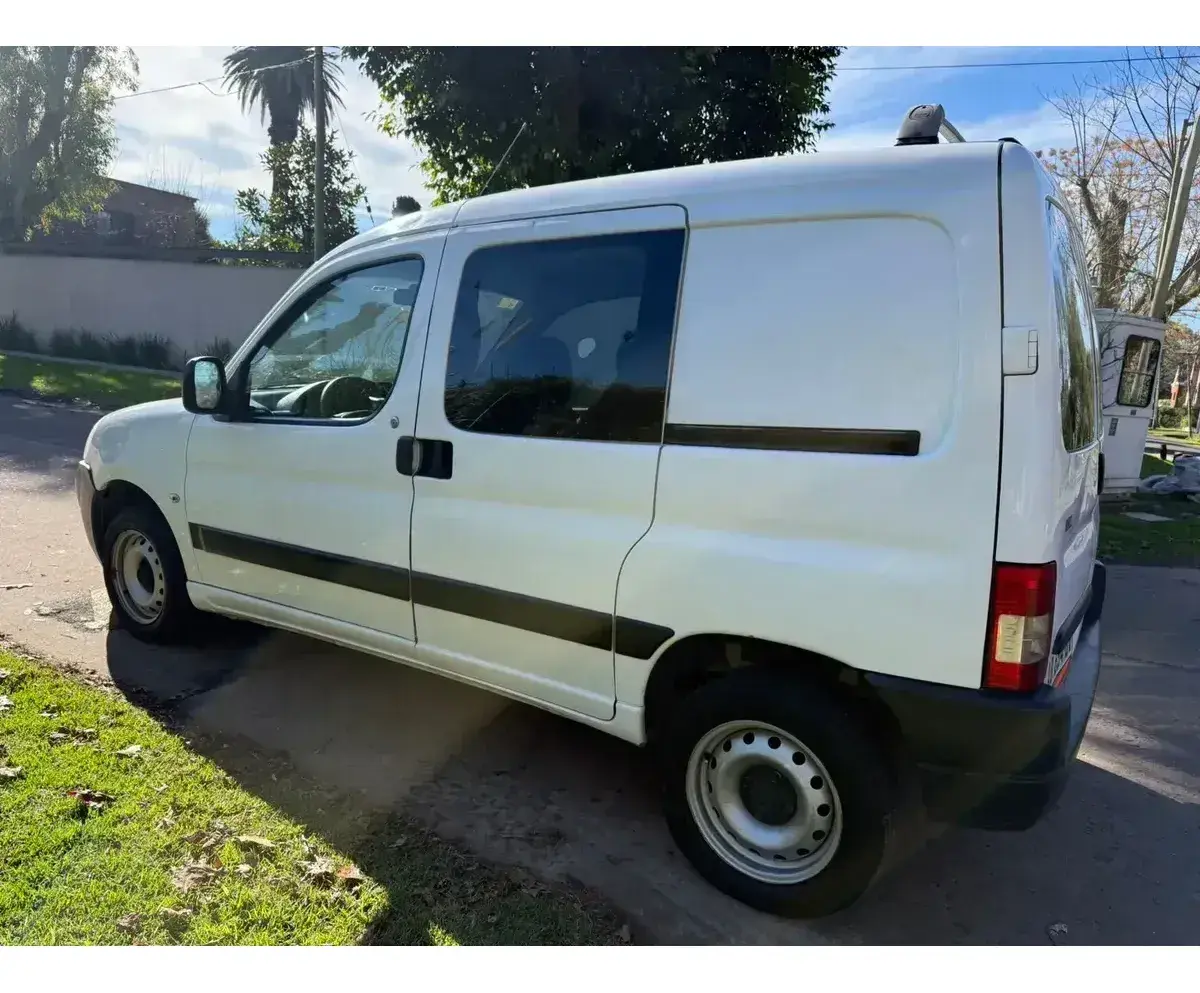 Citroën Berlingo Furgon 1.6 Hdi 92 Bussines Mixto 2017 - foto 3