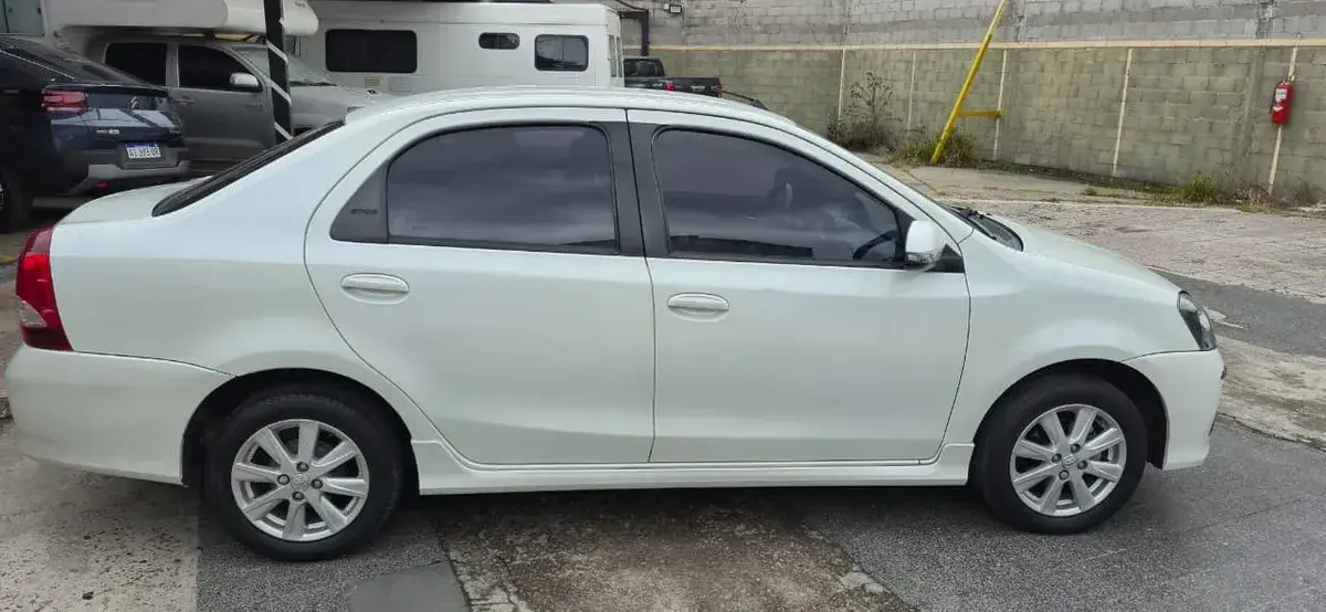 Toyota Etios 1.5 Sedan Xls L18 2018 - foto 2