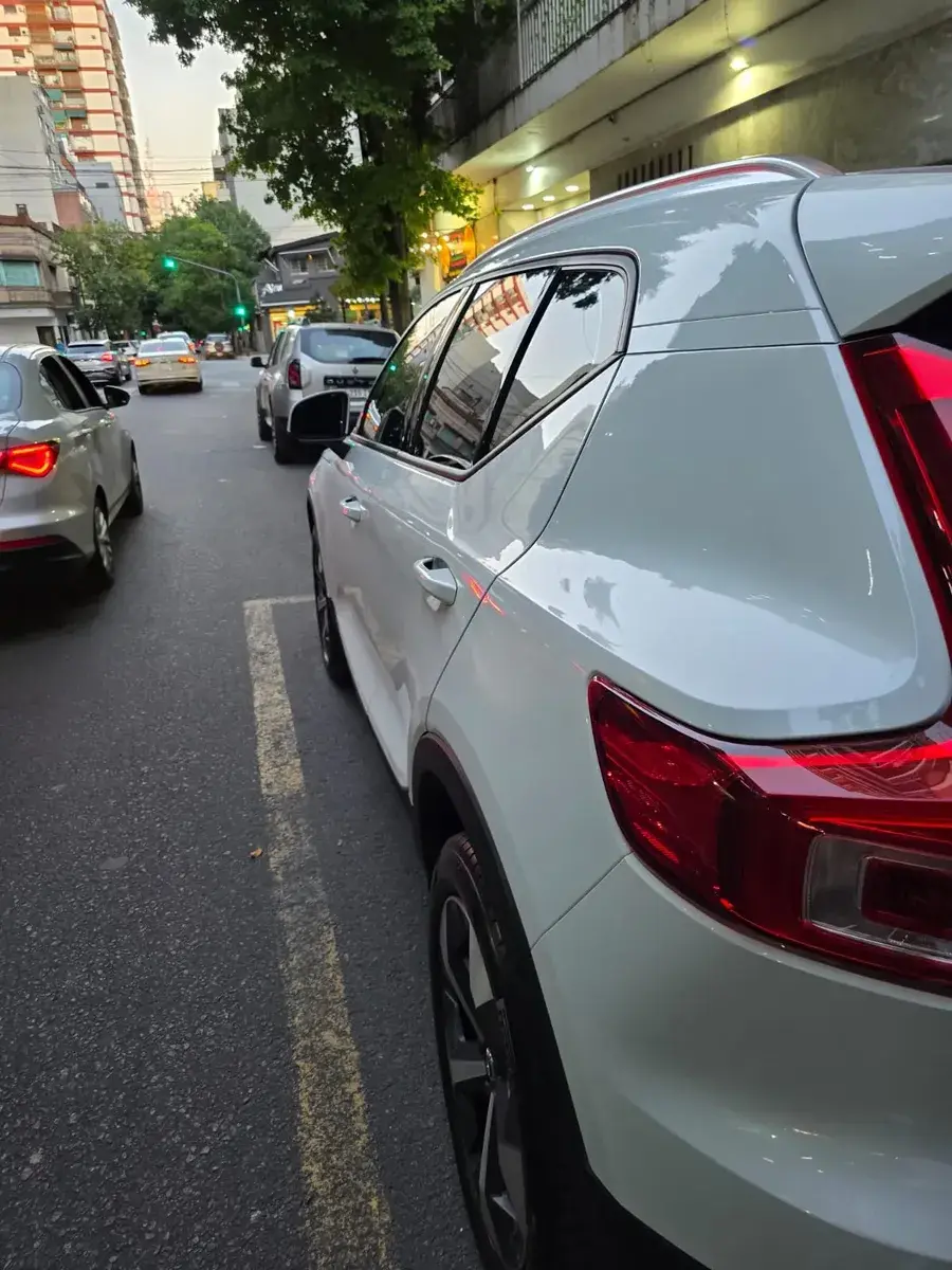 Volvo Xc40 2.0 Mhev B4 Plus Fwd 2024 - foto 2