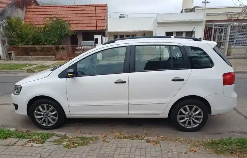 Volkswagen Suran 1.6 Trendline 11B 2014 - foto 2