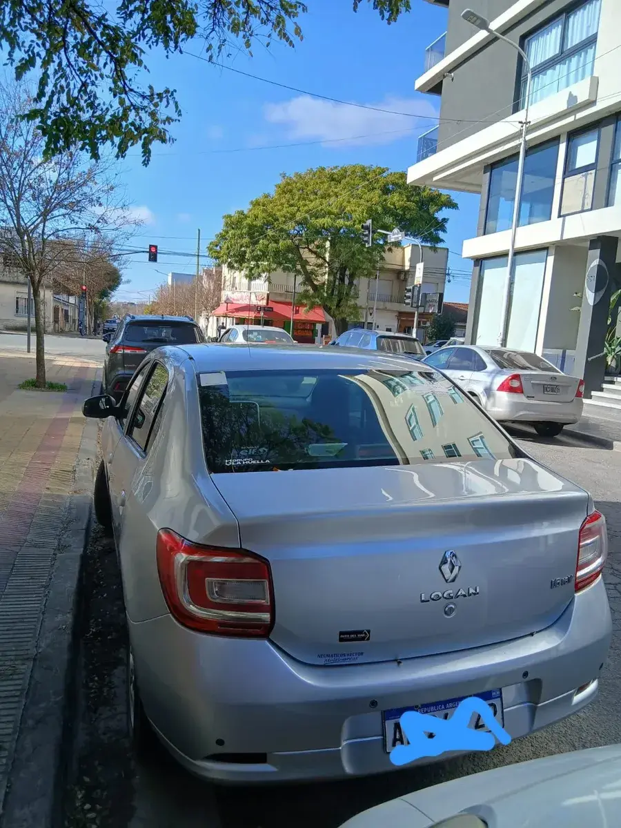 Renault Logan 1.6 Privilege Plus 105Cv 0 - foto 3